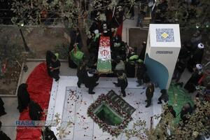 مراسم تدفین پیکر پاک شهید گمنام دفاع مقدس در مدرسه علمیه خواهران حضرت آمنه