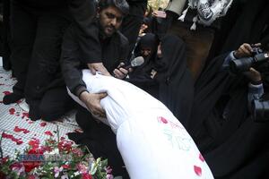 مراسم تدفین پیکر پاک شهید گمنام دفاع مقدس در مدرسه علمیه خواهران حضرت آمنه