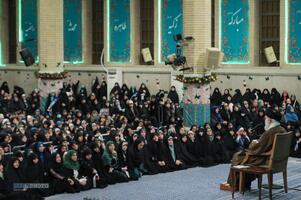 دیدار هزاران نفر از زنان و دختران با رهبر انقلاب
