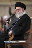 دیدار هزاران نفر از مردم قم با رهبر معظم انقلاب