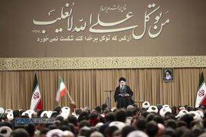 دیدار هزاران نفر از مردم قم با رهبر معظم انقلاب