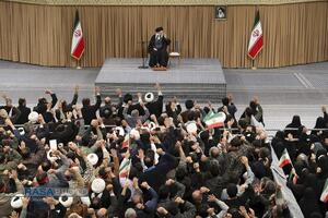 دیدار هزاران نفر از مردم قم با رهبر معظم انقلاب