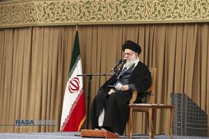 دیدار هزاران نفر از مردم قم با رهبر معظم انقلاب