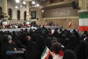 دیدار هزاران نفر از مردم قم با رهبر معظم انقلاب