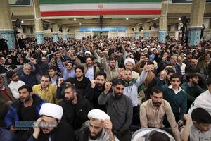 دیدار اقشار مختلف مردم در روز مبعث پیامبر اعظم (صلّی‌الله‌علیه‌و‌آله) با رهبر انقلاب