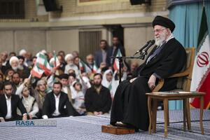 دیدار اقشار مختلف مردم در روز مبعث پیامبر اعظم (صلّی‌الله‌علیه‌و‌آله) با رهبر انقلاب