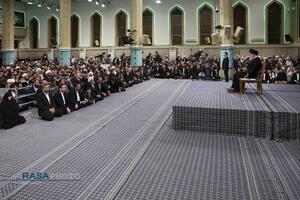 دیدار اقشار مختلف مردم در روز مبعث پیامبر اعظم (صلّی‌الله‌علیه‌و‌آله) با رهبر انقلاب