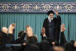 دیدار اقشار مختلف مردم در روز مبعث پیامبر اعظم (صلّی‌الله‌علیه‌و‌آله) با رهبر انقلاب