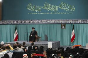 دیدار اقشار مختلف مردم در روز مبعث پیامبر اعظم (صلّی‌الله‌علیه‌و‌آله) با رهبر انقلاب