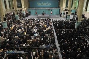 دیدار اقشار مختلف مردم در روز مبعث پیامبر اعظم (صلّی‌الله‌علیه‌و‌آله) با رهبر انقلاب