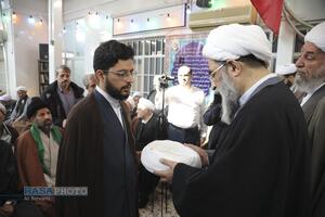 مراسم عمامه گذاری جمعی از طلاب حوزه علمیه قم در روز مبعث