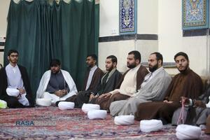 مراسم عمامه گذاری جمعی از طلاب حوزه علمیه قم در روز مبعث