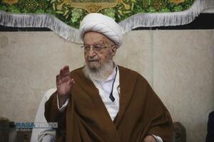 مراسم عمامه گذاری جمعی از طلاب حوزه علمیه قم در روز مبعث