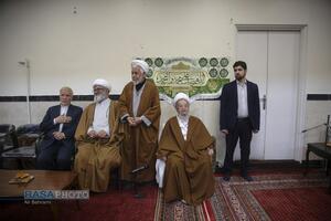 مراسم عمامه گذاری جمعی از طلاب حوزه علمیه قم در روز مبعث