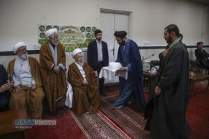 مراسم عمامه گذاری جمعی از طلاب حوزه علمیه قم در روز مبعث