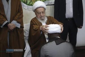 مراسم عمامه گذاری جمعی از طلاب حوزه علمیه قم در روز مبعث