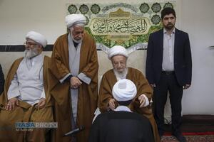 مراسم عمامه گذاری جمعی از طلاب حوزه علمیه قم در روز مبعث