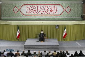 دیدار اقشار مردم در آغاز دهه مبارکه فجر با رهبر معظم انقلاب