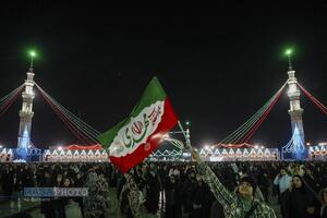 حال و هوای بارانی مسجد مقدس جمکران در شب نیمه شعبان