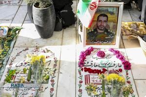 مراسم میهمانی لاله‌ها در گلزار شهدای علی بن جعفر (ع) قم