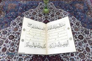 ترتیل خوانی قرآن کریم در حرم مطهر رضوی