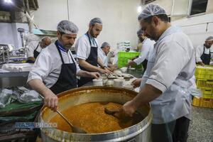 ضیافت افطار در صحن ملکوتی حرم کریمه اهلبیت (س)