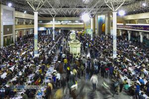 ضیافت افطار در صحن ملکوتی حرم کریمه اهلبیت (س)