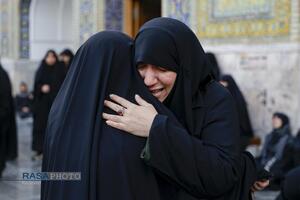 غم و اندوه زائران حضرت امام رضا (ع) در پی اعلام خبر شهادت رهبر معظم انقلاب