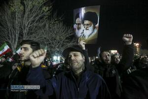 خروش انتقامی مردم قم در شب عزاداری شهادت امام خامنه‌ای (قدس‌سره)