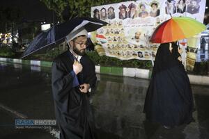 تجمع بارانی مردم قم در خونخواهی امام شهید