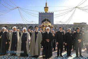 آیین تعویض پرچم گنبد منور رضوی در روز میلاد حضرت امام رضا (علیه‌السلام)