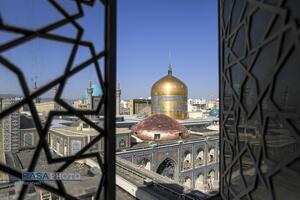 آیین تعویض پرچم گنبد منور رضوی در روز میلاد حضرت امام رضا (علیه‌السلام)