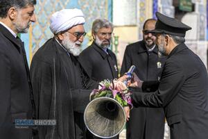 آیین تعویض پرچم گنبد منور رضوی در روز میلاد حضرت امام رضا (علیه‌السلام)
