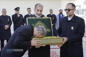 آیین تعویض پرچم گنبد منور رضوی در روز میلاد حضرت امام رضا (علیه‌السلام)