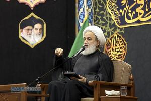 مراسم قرائت دعای عرفه در حرم کریمه اهل‌بیت (س)