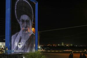 تصویر رهبر شهید انقلاب در میدان مرجعیت قم