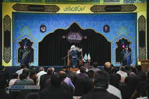 تجدید عهد عزاداران با صاحب عزا در شب نخست محرم