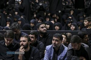 اولین شب مراسم عزاداری ماه محرم در جوار محل عروج ملکوتی امام شهید انقلاب