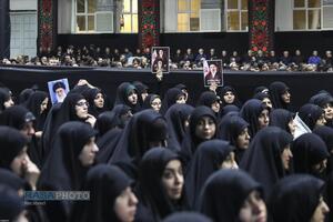 اولین شب مراسم عزاداری ماه محرم در جوار محل عروج ملکوتی امام شهید انقلاب