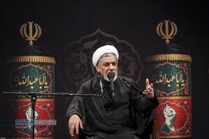 مراسم عزاداری شب تاسوعا در جوار محل شهادت رهبر شهید انقلاب اسلامی