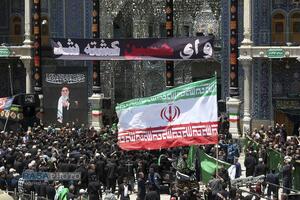 نماز جماعت و عزاداری ظهر عاشورای حسینی در قم