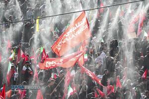اقامه نماز بر پیکر رهبر شهید انقلاب