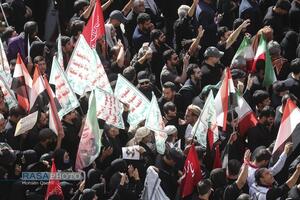 اقامه نماز بر پیکر رهبر شهید انقلاب