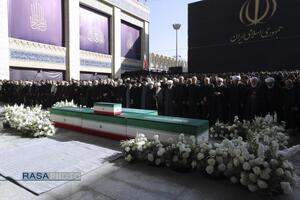 اقامه نماز بر پیکر مطهر رهبر شهید انقلاب اسلامی