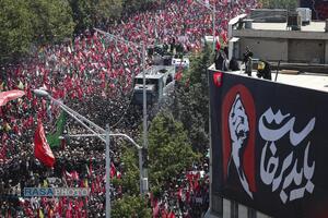 تشییع تاریخی رهبر شهید انقلاب در تهران -۲