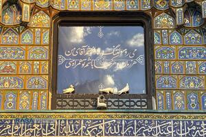 حال و هوای حرم مطهر رضوی در آستانه تشییع امام شهید